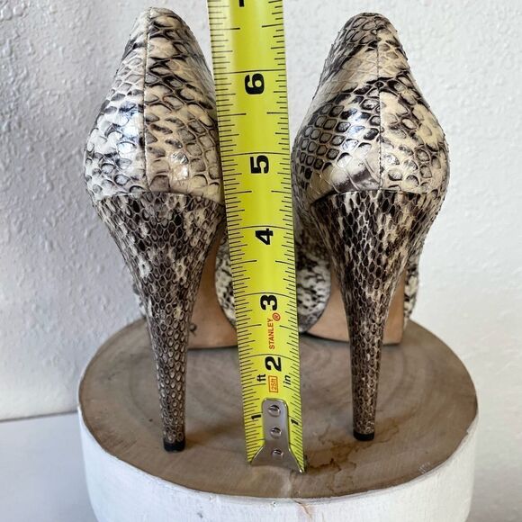 Vera Wang Lavendar Leather Heels Size 6.5M - Picture 7 of 7